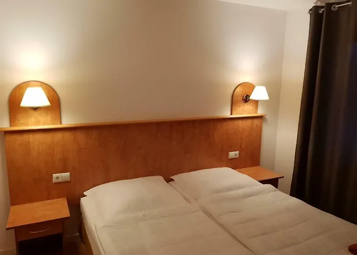 Krone Ug فندق 3*