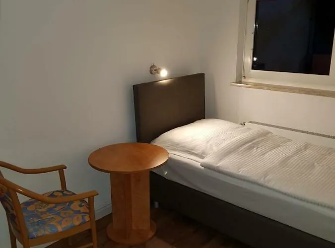 Krone Ug فندق 3*