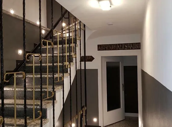 فندق Krone Ug 3*